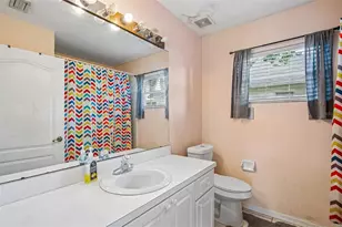 2302 Towering Oaks Cir, Seffner, FL 33584 - Photo 21