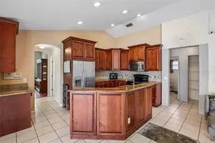 2302 Towering Oaks Cir, Seffner, FL 33584 - Photo 11