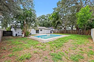 8253 Greenleaf Cir, Tampa, FL 33615 - Photo 21