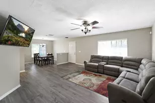 7127 Waterside Dr, Tampa, FL 33617 - Photo 11