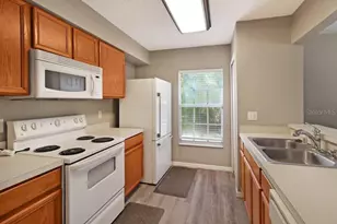 7127 Waterside Dr, Tampa, FL 33617 - Photo 17