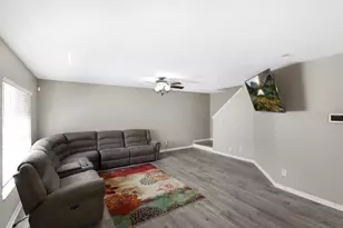 7127 Waterside Dr, Tampa, FL 33617 - Photo 9