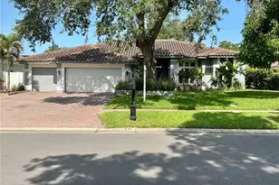 126 Old Oak Cir, Palm Harbor, FL 34683 - Photo 1