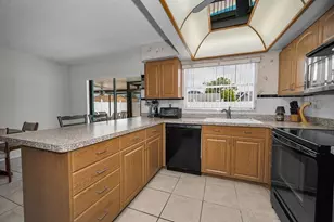 1614 Dale Cir N, Dunedin, FL 34698 - Photo 9