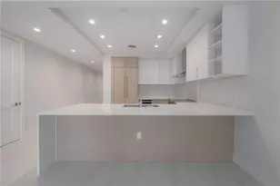 275 1st Ave S, Saint Petersburg, FL 33701 - Photo 15