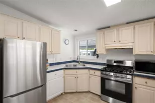 116 Mt Isle Ave NE, Saint Petersburg, FL 33702 - Photo 15