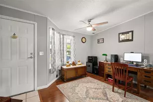 116 Mt Isle Ave NE, Saint Petersburg, FL 33702 - Photo 5