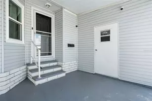 116 Mt Isle Ave NE, Saint Petersburg, FL 33702 - Photo 3