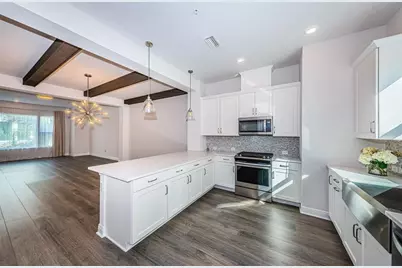 815 Burlington Avenue N, Saint Petersburg, FL 33701 - Photo 5