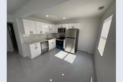 427 40th Avenue S, Saint Petersburg, FL 33705 - Photo 3