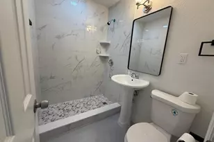 427 40th Ave S, Saint Petersburg, FL 33705 - Photo 5