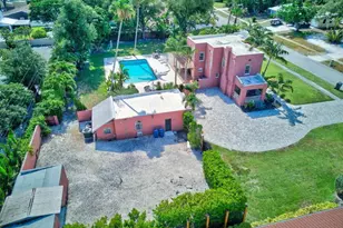 7810 Senrab Dr, Bradenton, FL 34209 - Photo 3
