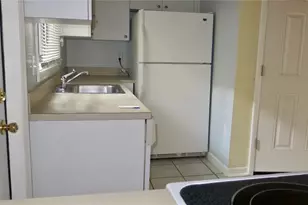 12425 Touchton Dr, Tampa, FL 33617 - Photo 5