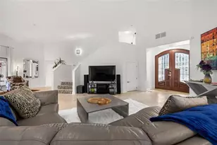 2785 Bayside Dr S, Saint Petersburg, FL 33705 - Photo 9