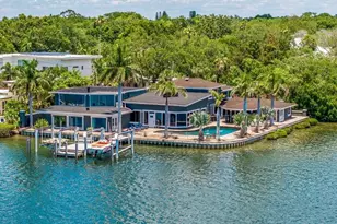 2785 Bayside Dr S, Saint Petersburg, FL 33705 - Photo 3