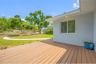 380 Villagrande Avenue S, Saint Petersburg, FL 33707 - Photo 15