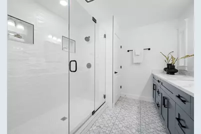 380 Villagrande Avenue S, Saint Petersburg, FL 33707 - Photo 45