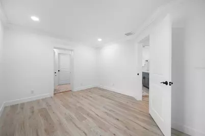 380 Villagrande Avenue S, Saint Petersburg, FL 33707 - Photo 55