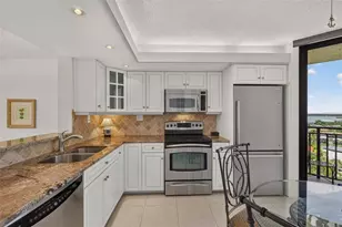 690 Island Way, Clearwater Beach, FL 33767 - Photo 5