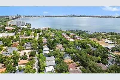 5217 S Crescent Dr, Tampa, FL 33611 - Photo 5
