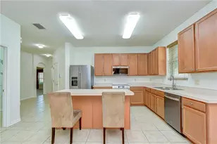 426 Summerlyn Dr, Valrico, FL 33594 - Photo 5