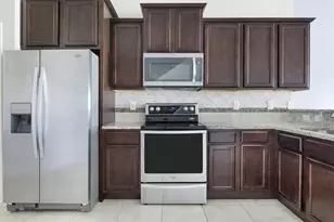 4770 White Sanderling Ct, Tampa, FL 33619 - Photo 7
