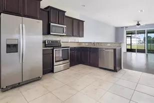 4770 White Sanderling Ct, Tampa, FL 33619 - Photo 9