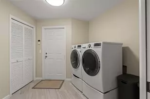 13916 Middle Park Dr, Tampa, FL 33624 - Photo 21