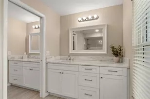 13916 Middle Park Dr, Tampa, FL 33624 - Photo 17