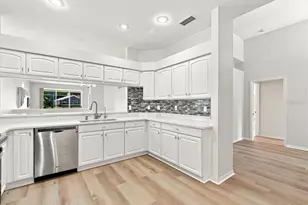 1333 Lindenwood Dr, Tarpon Springs, FL 34688 - Photo 43