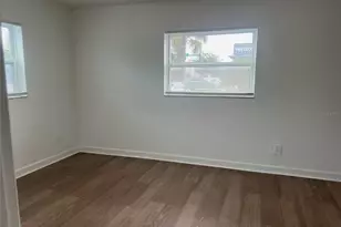 8701 4th St N, Saint Petersburg, FL 33702 - Photo 9