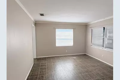 4935 Emerson Avenue S, Saint Petersburg, FL 33707 - Photo 3