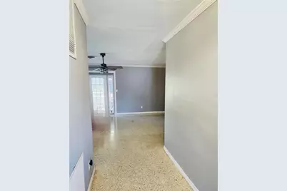 4094 Whiting Drive SE, Saint Petersburg, FL 33705 - Photo 3