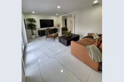 5817 Tampa Shores Boulevard, Tampa, FL 33615 - Photo 5