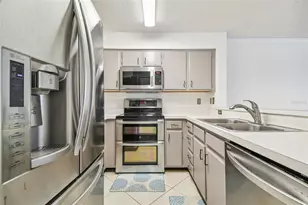 2400 Feather Sound Dr, Clearwater, FL 33762 - Photo 3