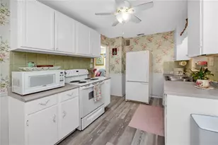 1212 Hull St S, Gulfport, FL 33707 - Photo 17