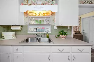 1212 Hull St S, Gulfport, FL 33707 - Photo 13