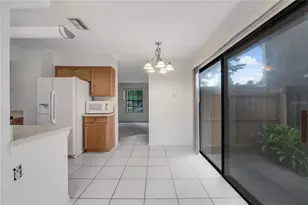16547 Lake Brigadoon Cir, Tampa, FL 33618 - Photo 11