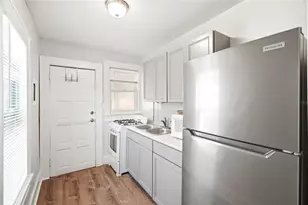 725 8th St N, Saint Petersburg, FL 33701 - Photo 9