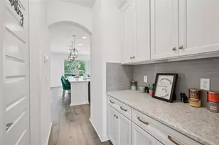 9508 Pyrenees Pl, Seffner, FL 33584 - Photo 11