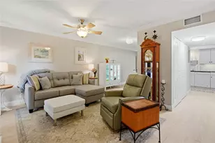8003 Jasmine Dr, Tampa, FL 33637 - Photo 9