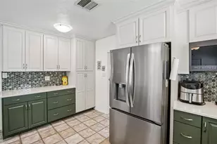 806 Blue Heron Blvd, Ruskin, FL 33570 - Photo 9