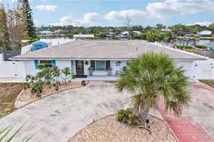 806 Blue Heron Blvd, Ruskin, FL 33570 - Photo 1