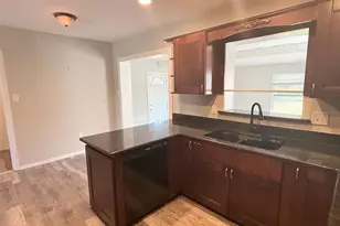 6041 43rd Ave N, Saint Petersburg, FL 33709 - Photo 9