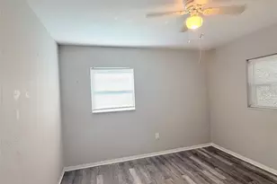 6041 43rd Ave N, Saint Petersburg, FL 33709 - Photo 15