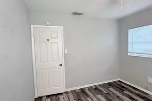 6041 43rd Ave N, Saint Petersburg, FL 33709 - Photo 21