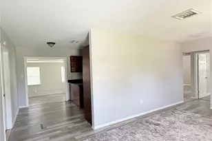 6041 43rd Ave N, Saint Petersburg, FL 33709 - Photo 5