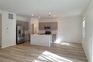 34916 Mulrion Dr, Zephyrhills, FL 33541 - Photo 3
