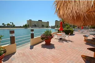 4550 Cove Cir, Saint Petersburg, FL 33708 - Photo 9