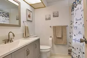4550 Cove Cir, Saint Petersburg, FL 33708 - Photo 3